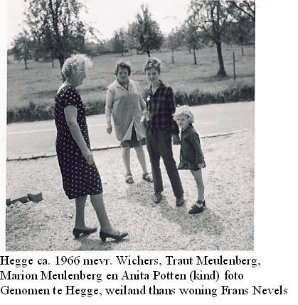 Mevr. Wichers- mevr. Meulenberg met dochter Marijon en Anita